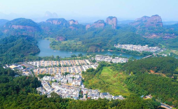 9688策略宝 光明时评：五一“奔县游”，也是对旅行的重新定义